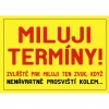 Cedulka s nápisem -  Miluji termíny